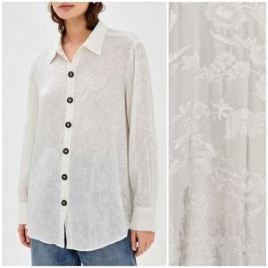 CP SHADES Vintage Embossed Jacquard White Floral Button Up Top, M